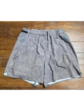 Lululemon Shorts Men's Medium Gravel Gray Surge Lined 6" Inseam LM7AGVS - EUC